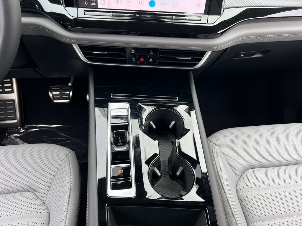 2026 Volkswagen Atlas Cross Sport 2.0T SEL R-Line Black