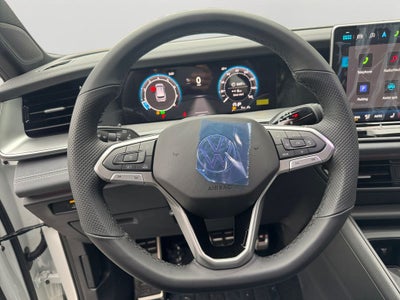 2025 Volkswagen Tiguan 2.0T SE R-Line Black