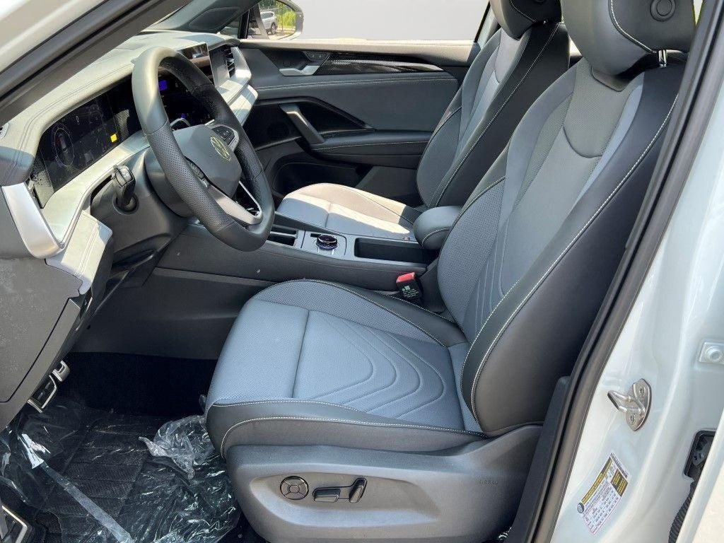 2025 Volkswagen Tiguan 2.0T SE R-Line Black