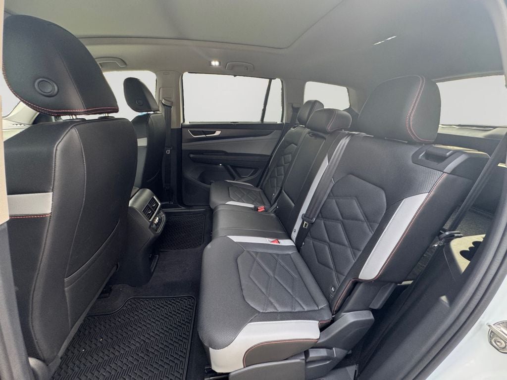 2024 Volkswagen Atlas 2.0T Peak Edition SEL