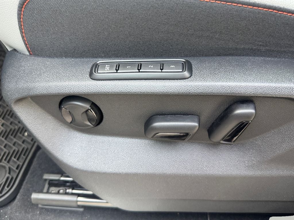 2024 Volkswagen Atlas 2.0T Peak Edition SEL