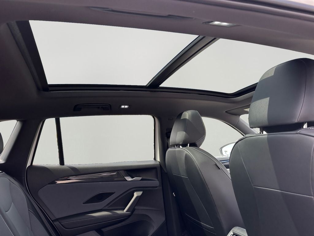 2025 Volkswagen Tiguan 2.0T SE R-Line Black