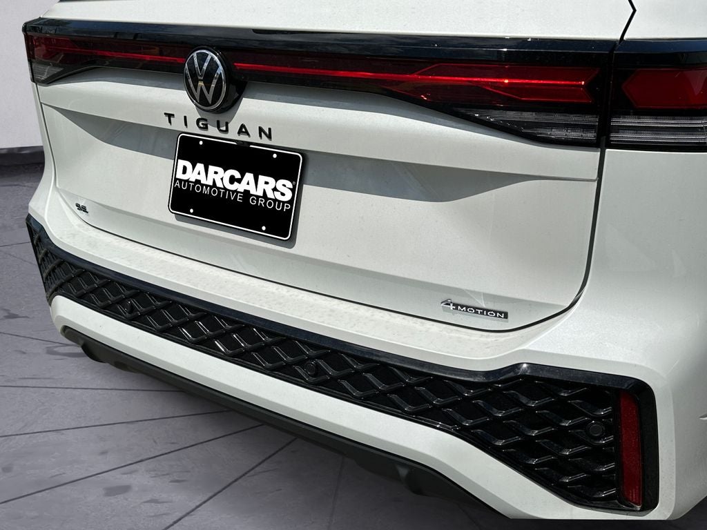 2025 Volkswagen Tiguan 2.0T SE R-Line Black
